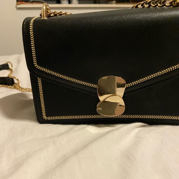 Black Leather shoulder bag Gold Chain and clip - Picture 5 of 7